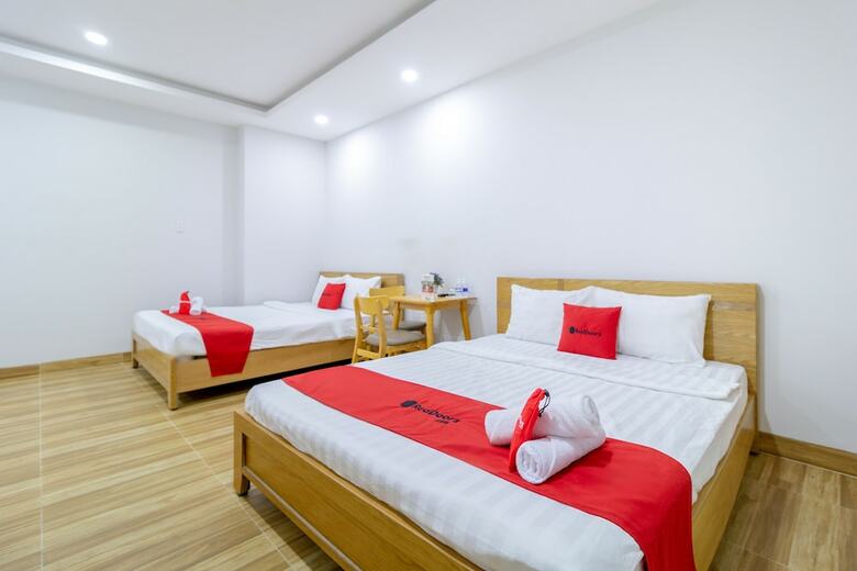 Hotel Reddoorz Plus Near E-town 2