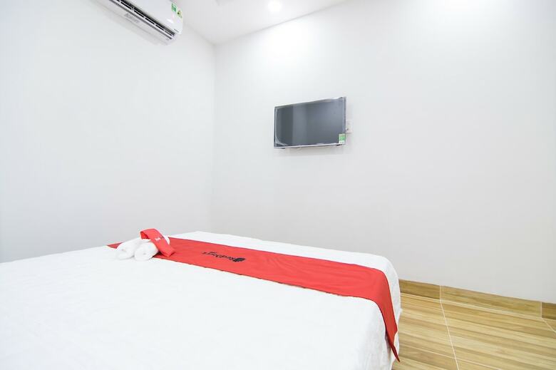 Hotel Reddoorz Plus Near E-town 2