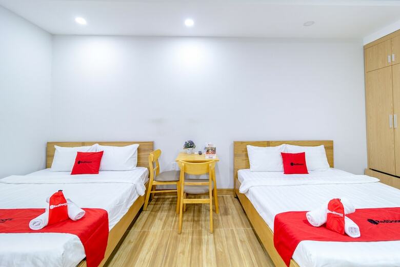 Hotel Reddoorz Plus Near E-town 2