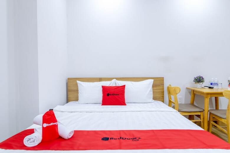 Hotel Reddoorz Plus Near E-town 2