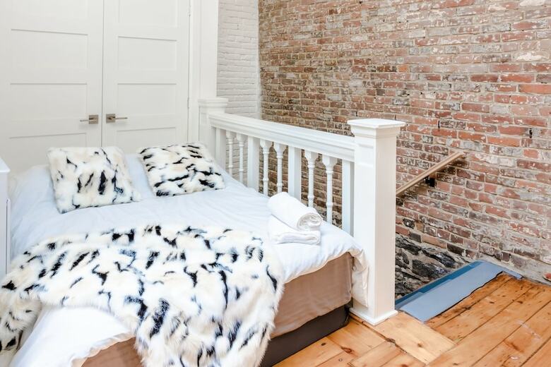 Apartamentos 1858 Upscale Lofts In Old Montreal By Nuage