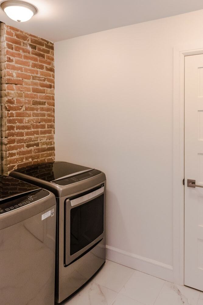 Apartamentos 1858 Upscale Lofts In Old Montreal By Nuage