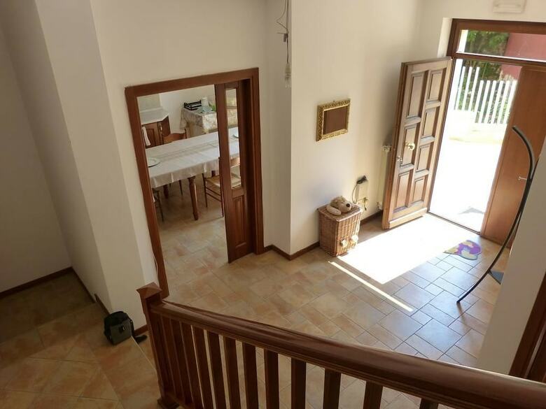 B&B Home Larina