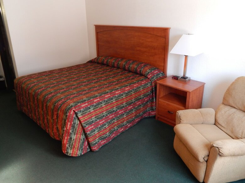 Motel Carrington Inn & Suites