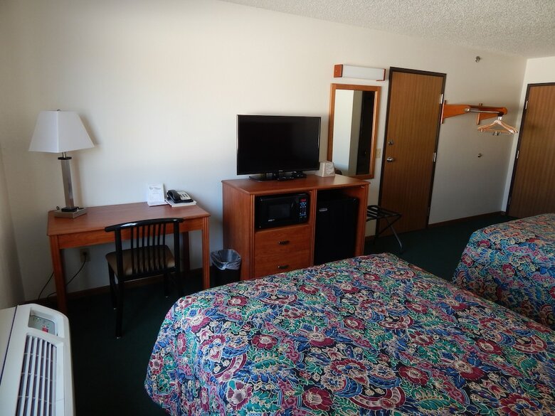 Motel Carrington Inn & Suites