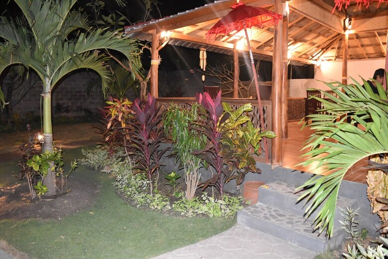 Hostal Menjangan Homestay