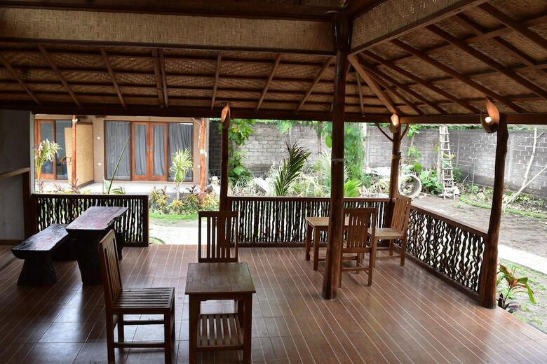 Hostal Menjangan Homestay