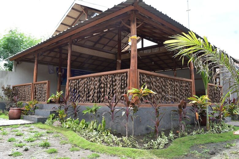 Hostal Menjangan Homestay