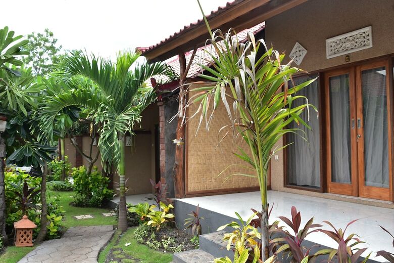 Hostal Menjangan Homestay