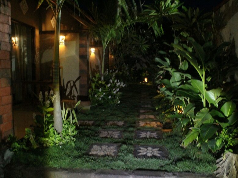 Hostal Menjangan Homestay