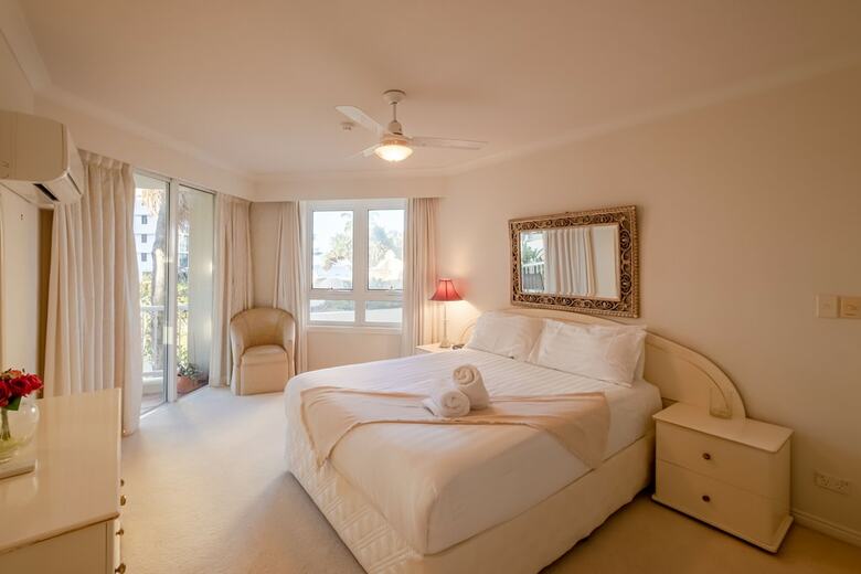 Resort-style Apartment Opposite Beach