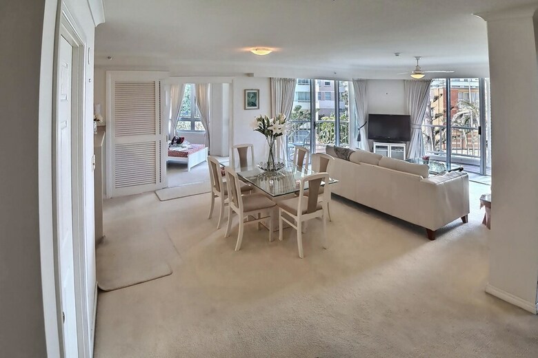 Resort-style Apartment Opposite Beach