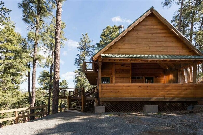 Aurora Montealis - Two Bedroom Cabin