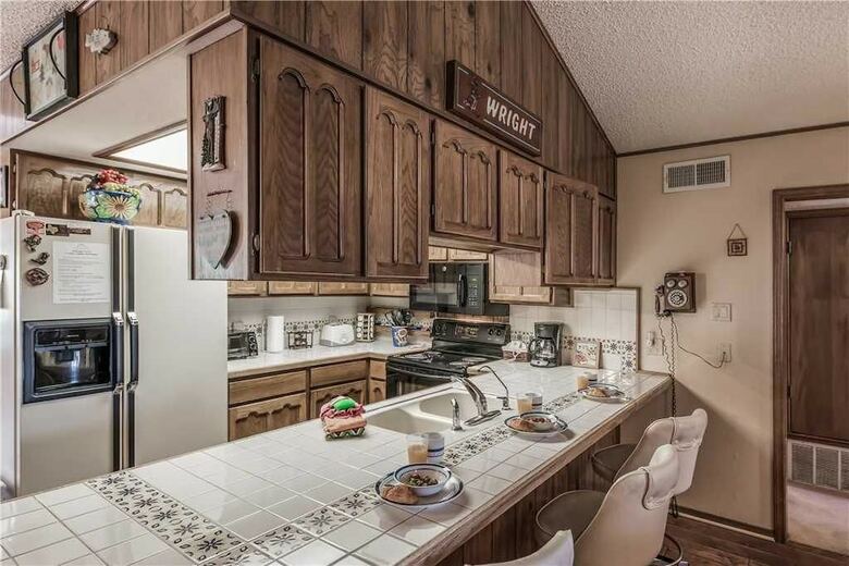 Cowboys Indians And Outlaws - Three Bedroom Cabin