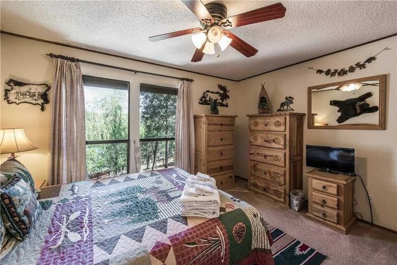 Cowboys Indians And Outlaws - Three Bedroom Cabin