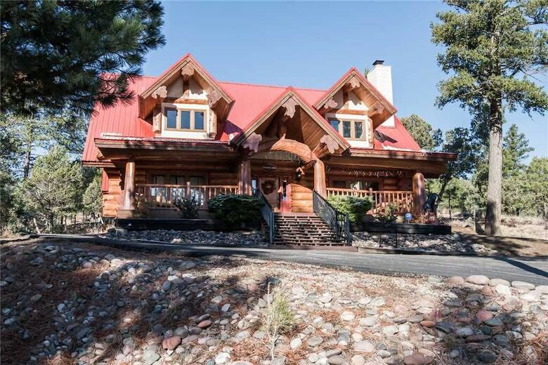 Panther Lodge - Three Bedroom Cabin