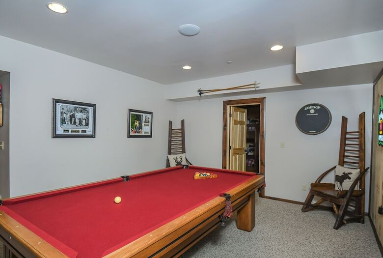Cabana Hemlock Hideaway 6 Bedroom House