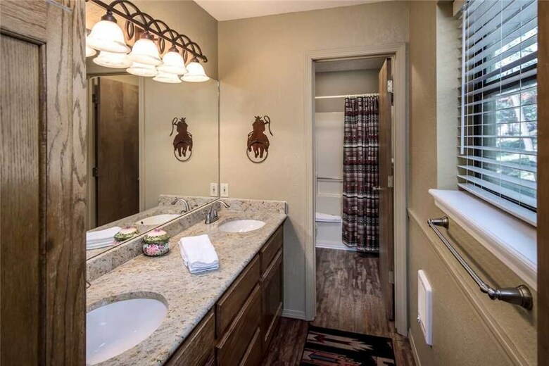 White Mountain Escape - Three Bedroom Cabin With Hot Tub
