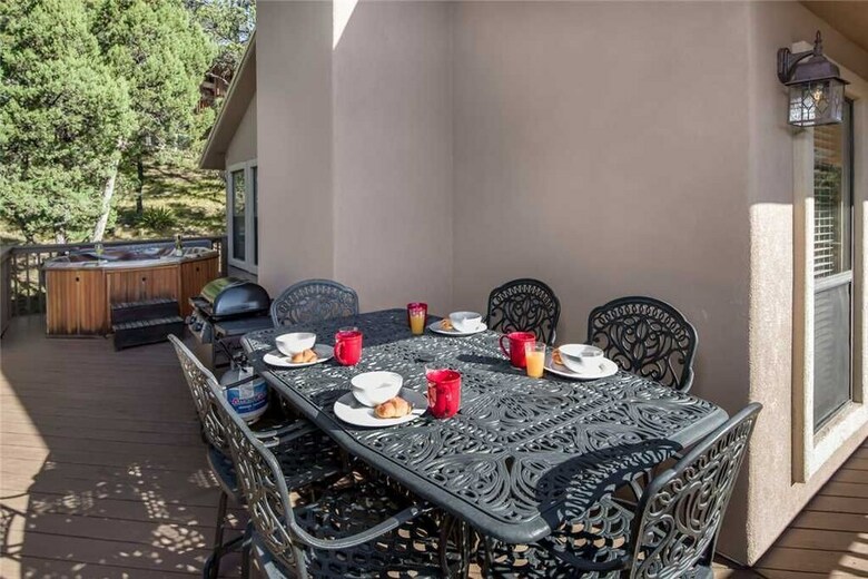 White Mountain Escape - Three Bedroom Cabin With Hot Tub
