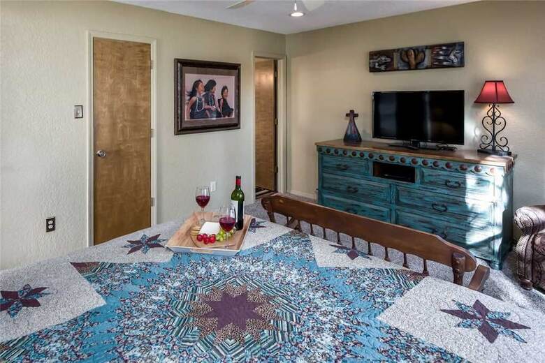 White Mountain Escape - Three Bedroom Cabin With Hot Tub