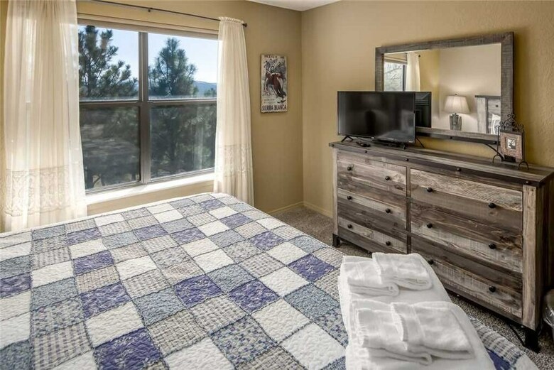 White Mountain Escape - Three Bedroom Cabin With Hot Tub