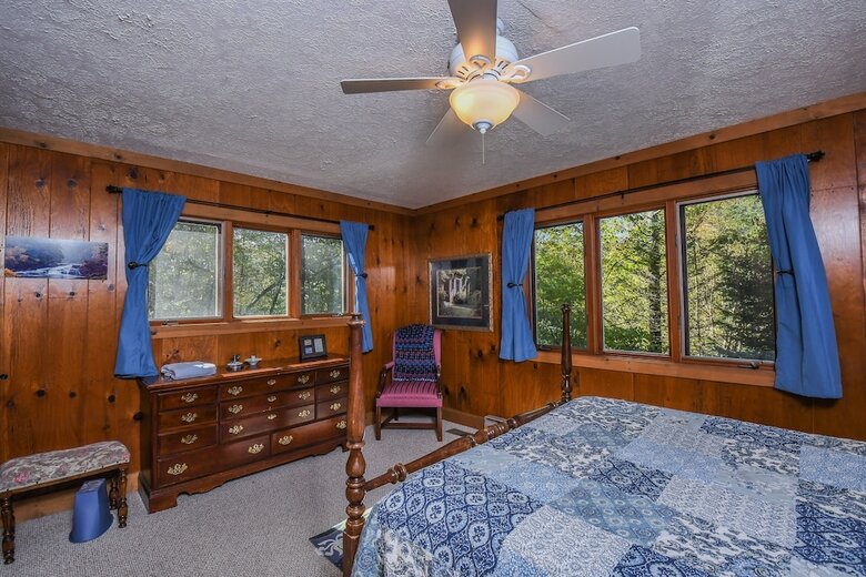 Oakleaf Lodge 5 Bedroom House