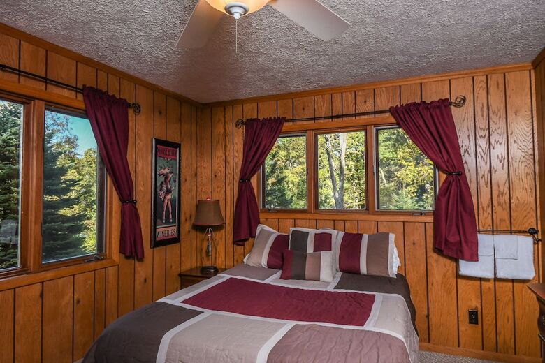 Oakleaf Lodge 5 Bedroom House