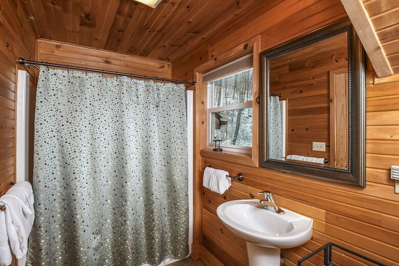 Hideout At Red Pines 3 Bedroom House