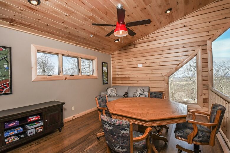 Footsteps From Fun 1 Bedroom House