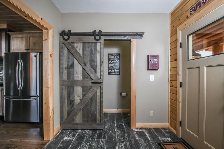 Footsteps From Fun 1 Bedroom House