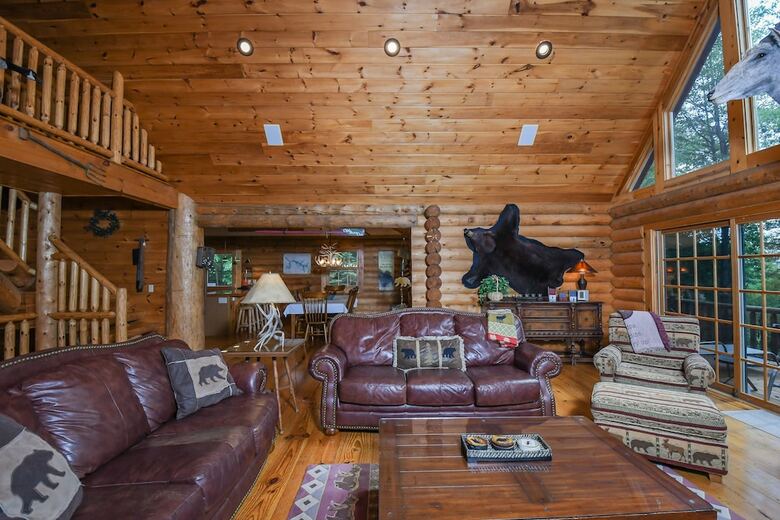 Old Bruin's Den 4 Bedroom House