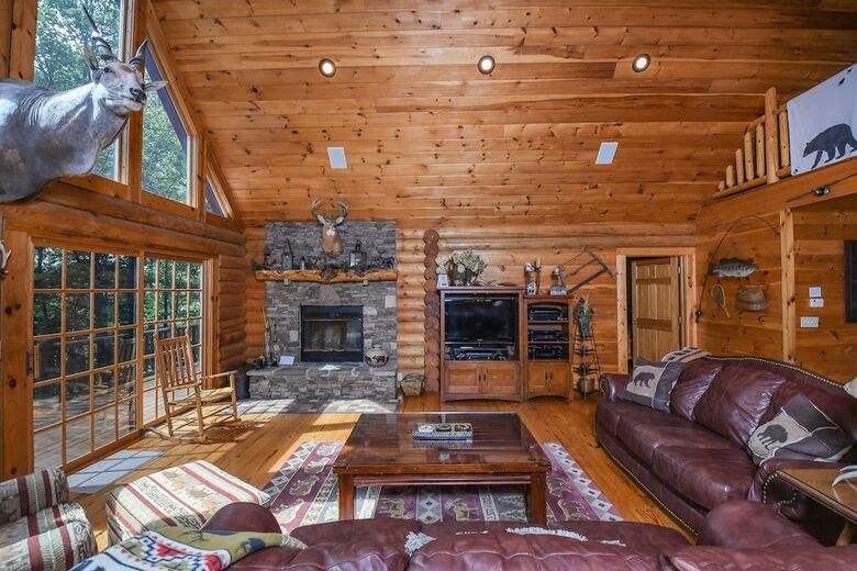 Old Bruin's Den 4 Bedroom House