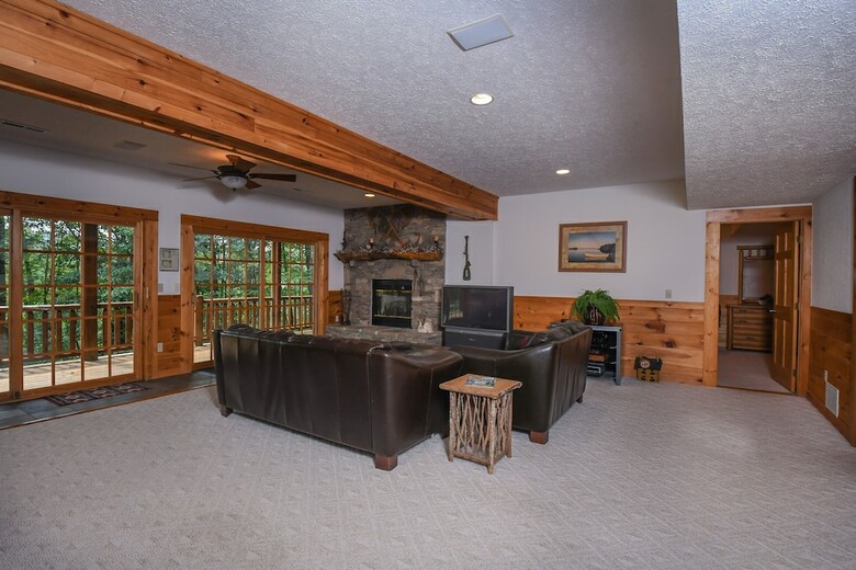 Old Bruin's Den 4 Bedroom House