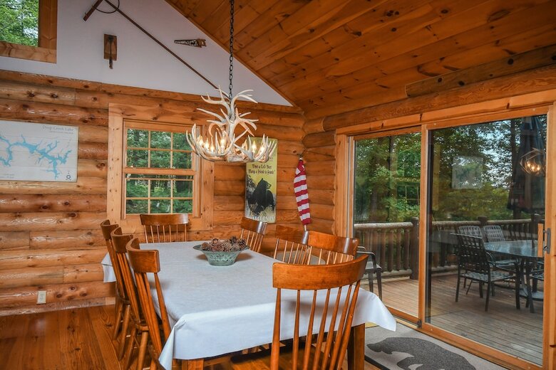 Old Bruin's Den 4 Bedroom House