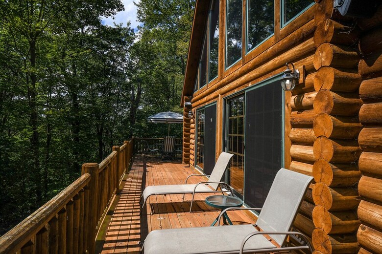 Old Bruin's Den 4 Bedroom House