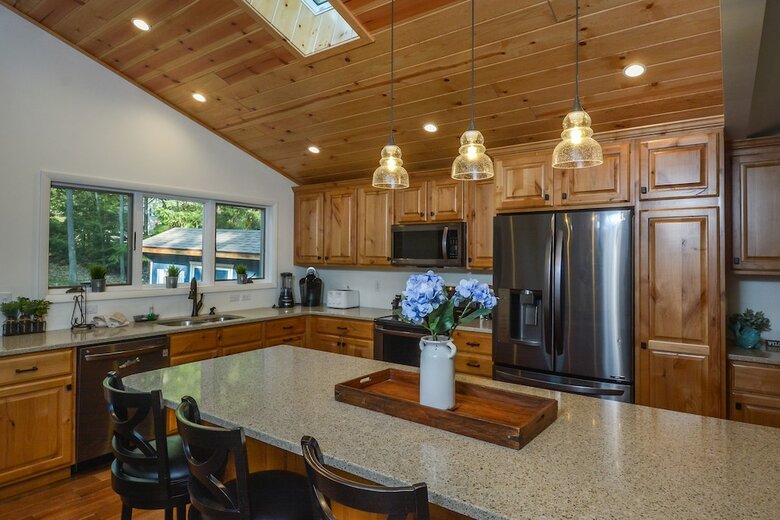 Lakeside Dreamin' 4 Bedroom House