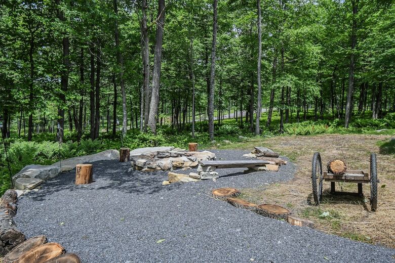 Log Me Inn 5 Bedroom House