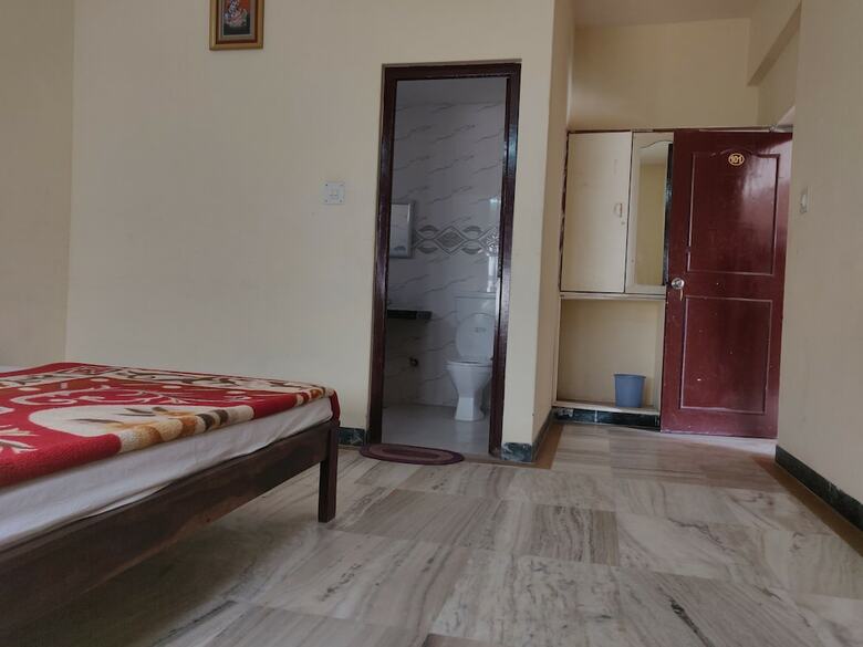 Hotel Leela Nikunj