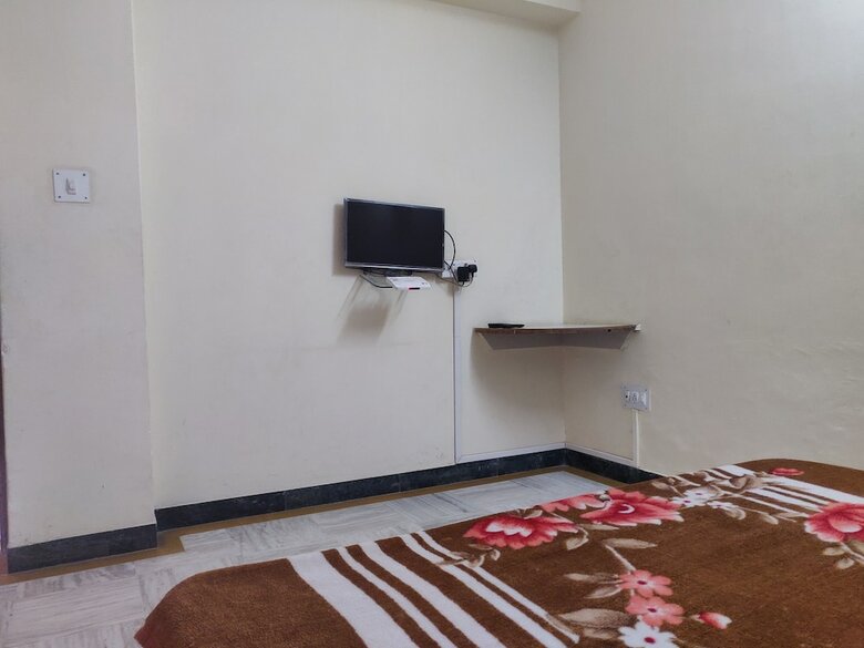 Hotel Leela Nikunj