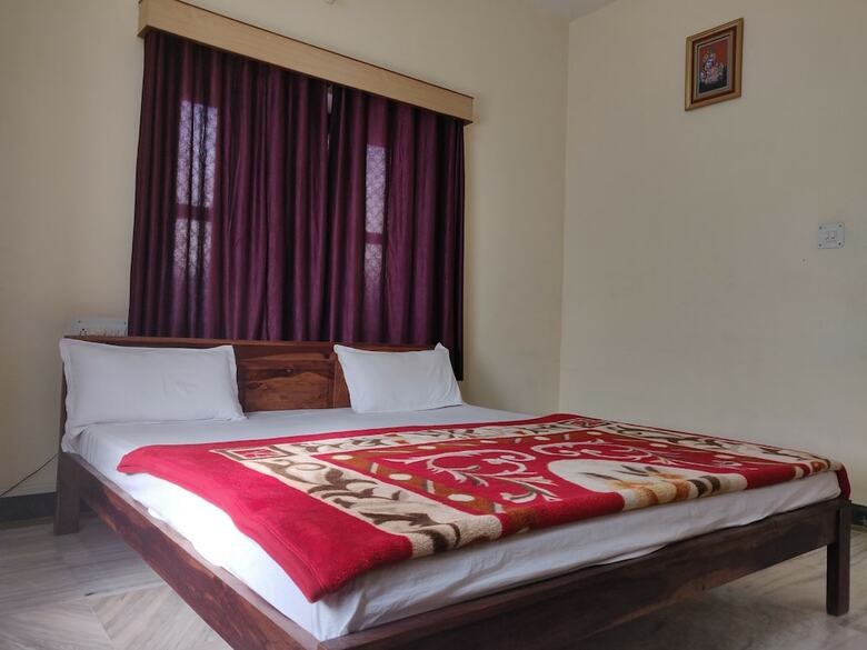 Hotel Leela Nikunj