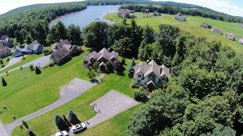 Lakeside Story 6 Bedroom House
