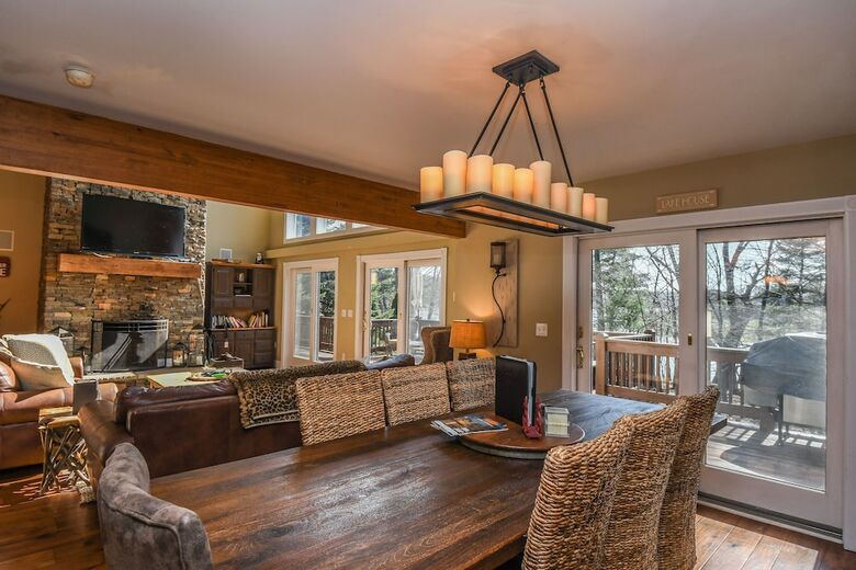 Lakeside Story 6 Bedroom House