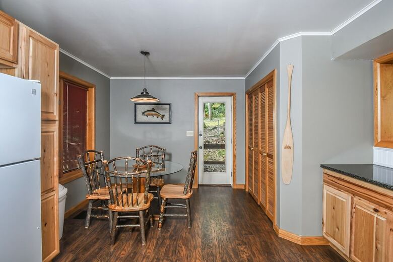 Lazy Bass Lodge 5 Bedroom House