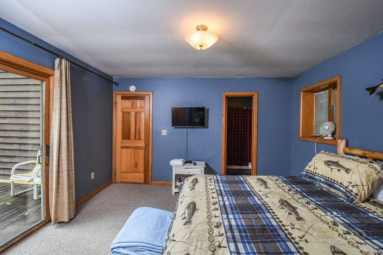 Lazy Bass Lodge 5 Bedroom House