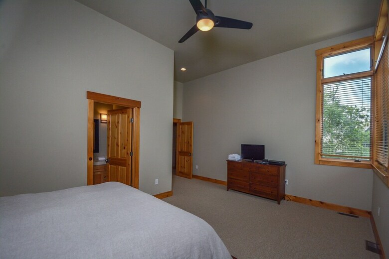 Retreat On Main Street 4 Bedroom Townhome