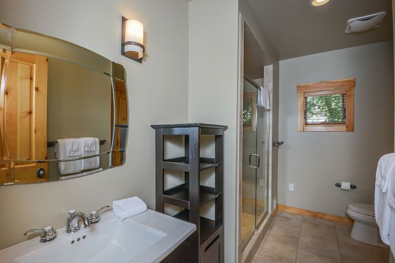 Retreat On Main Street 4 Bedroom Townhome