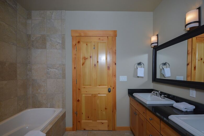 Retreat On Main Street 4 Bedroom Townhome