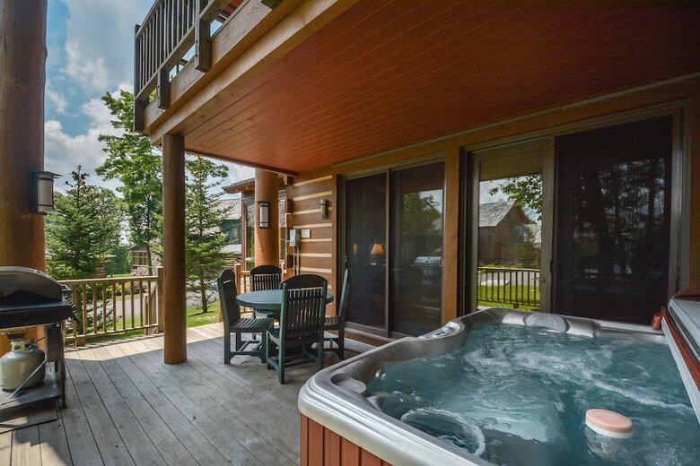Retreat On Main Street 4 Bedroom Townhome