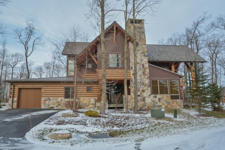 Retreat On Main Street 4 Bedroom Townhome