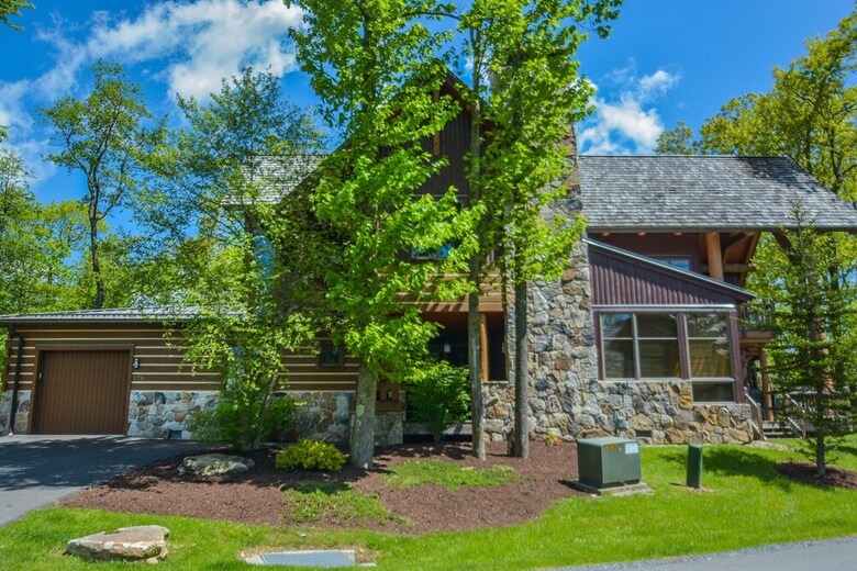 Retreat On Main Street 4 Bedroom Townhome